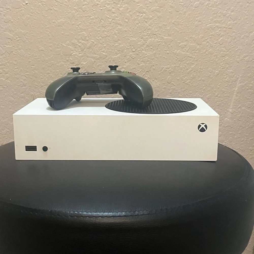 Series S Console with Black Controller